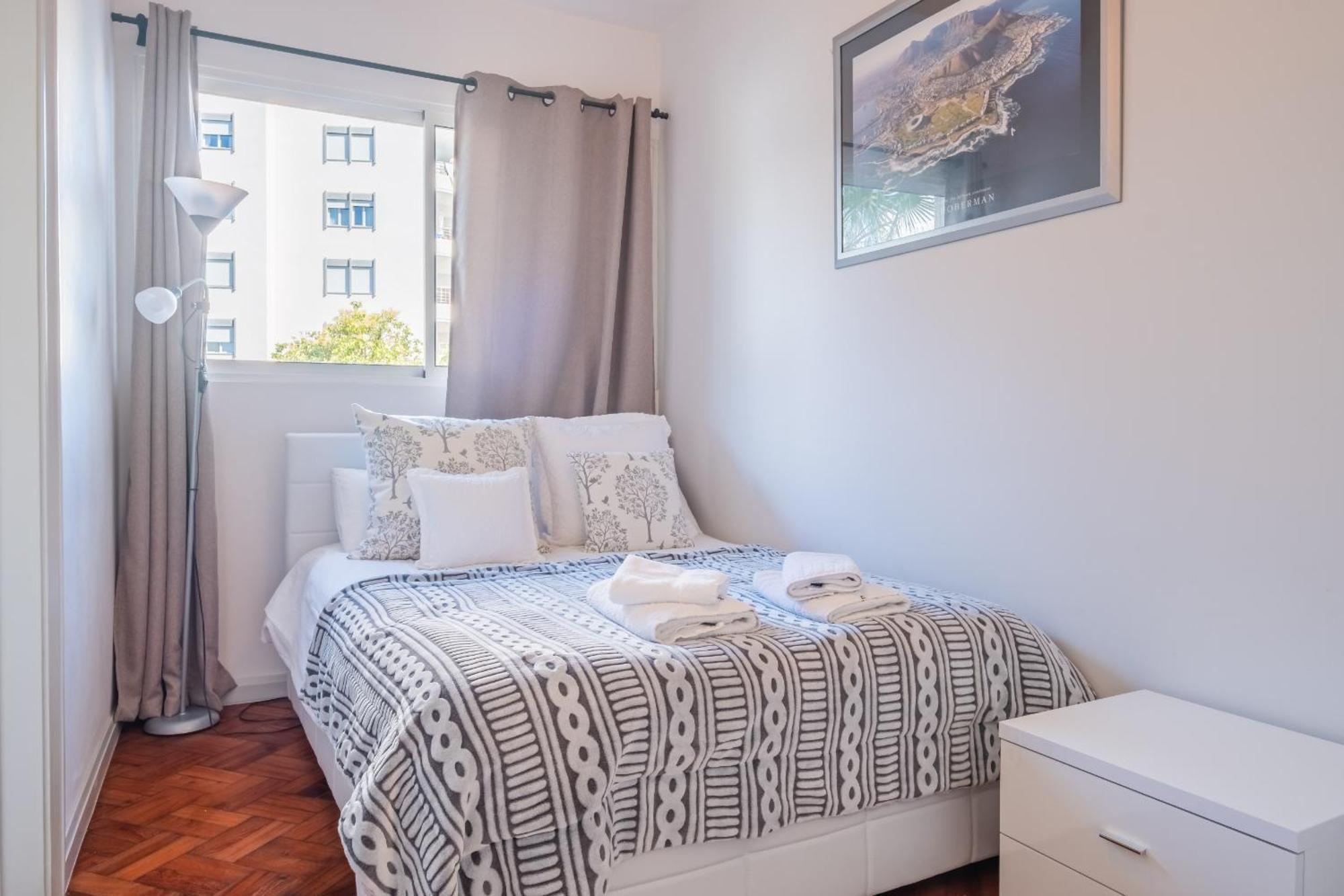 Apartamento Jasmineiro - By Wehost ฟุงชาล ภายนอก รูปภาพ