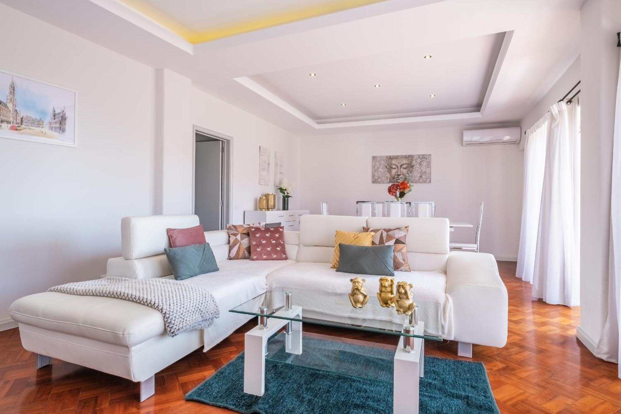 Apartamento Jasmineiro - By Wehost ฟุงชาล ภายนอก รูปภาพ